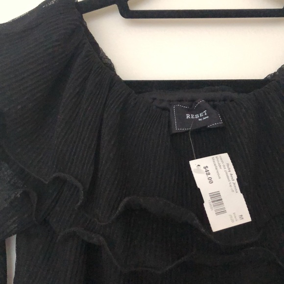 Off the Shoulder Top - Picture 4 of 6